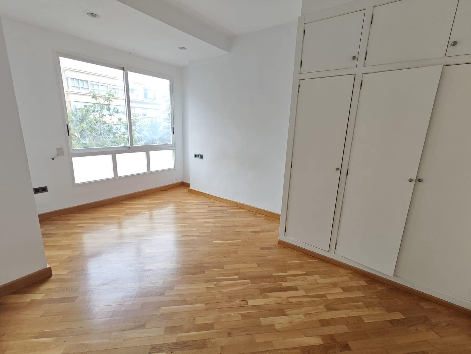 2 bedroom Flat for sale in Alicante / Alacant city - € 499,000 (Ref: 9825435)