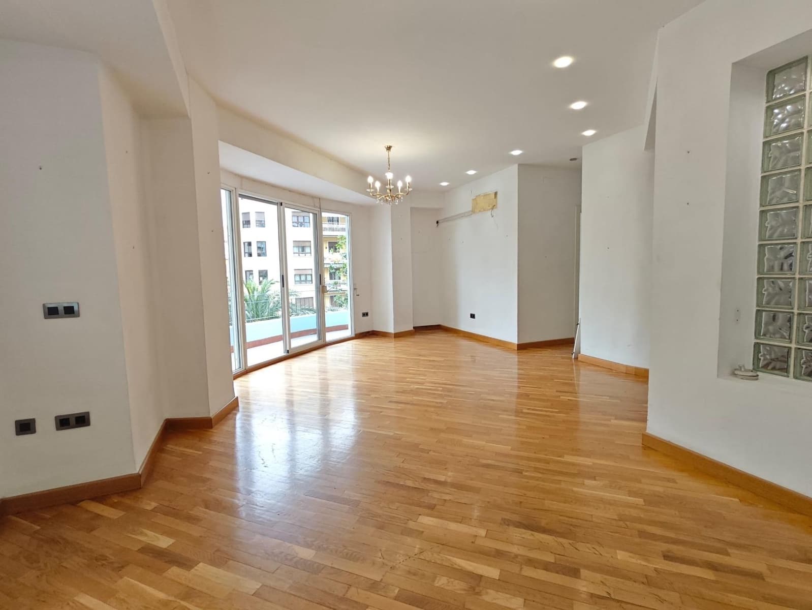 2 bedroom Flat for sale in Alicante / Alacant city - € 499,000 (Ref: 9825435)