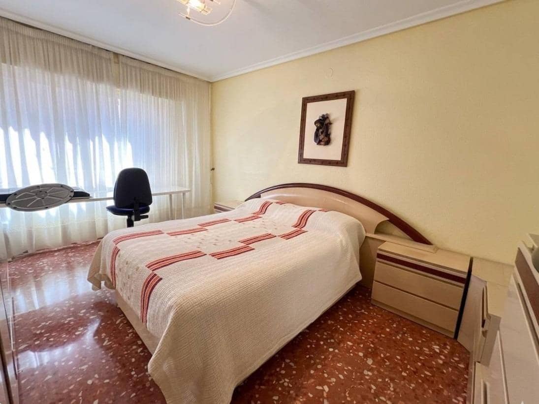 4 bedroom Flat for sale in San Vicente / Sant Vicent del Raspeig with garage - € 250,000 (Ref: 9836556)