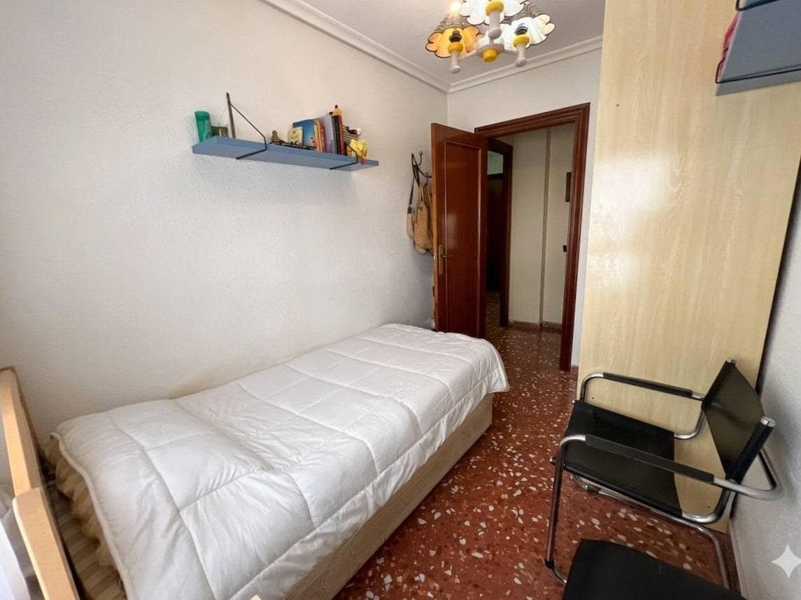 4 bedroom Flat for sale in San Vicente / Sant Vicent del Raspeig with garage - € 250,000 (Ref: 9836556)