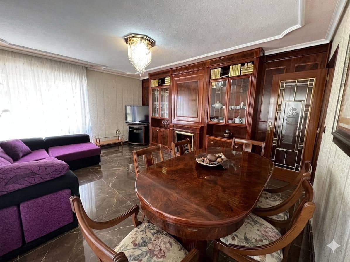 4 bedroom Flat for sale in San Vicente / Sant Vicent del Raspeig with garage - € 250,000 (Ref: 9836556)
