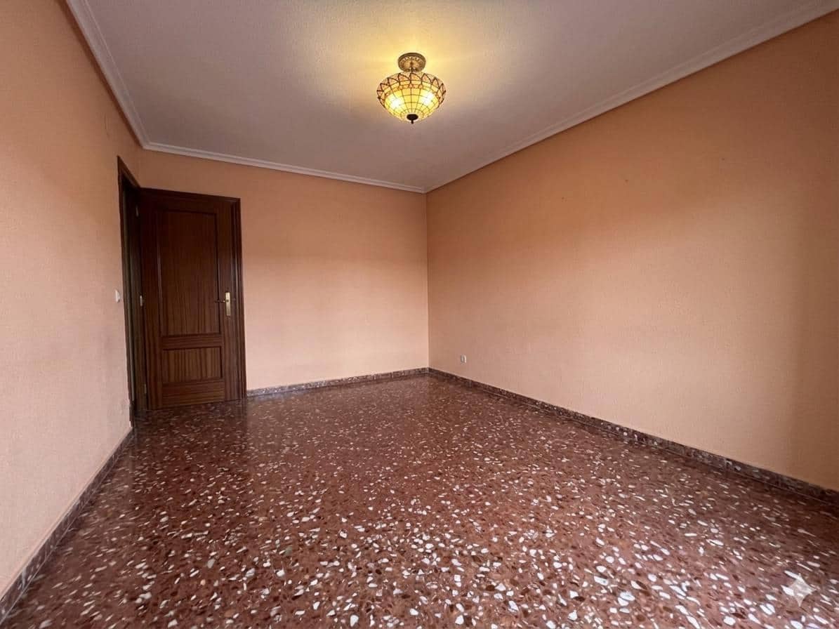 4 bedroom Flat for sale in San Vicente / Sant Vicent del Raspeig with garage - € 250,000 (Ref: 9836556)