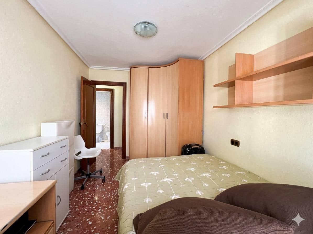 4 bedroom Flat for sale in San Vicente / Sant Vicent del Raspeig with garage - € 250,000 (Ref: 9836556)
