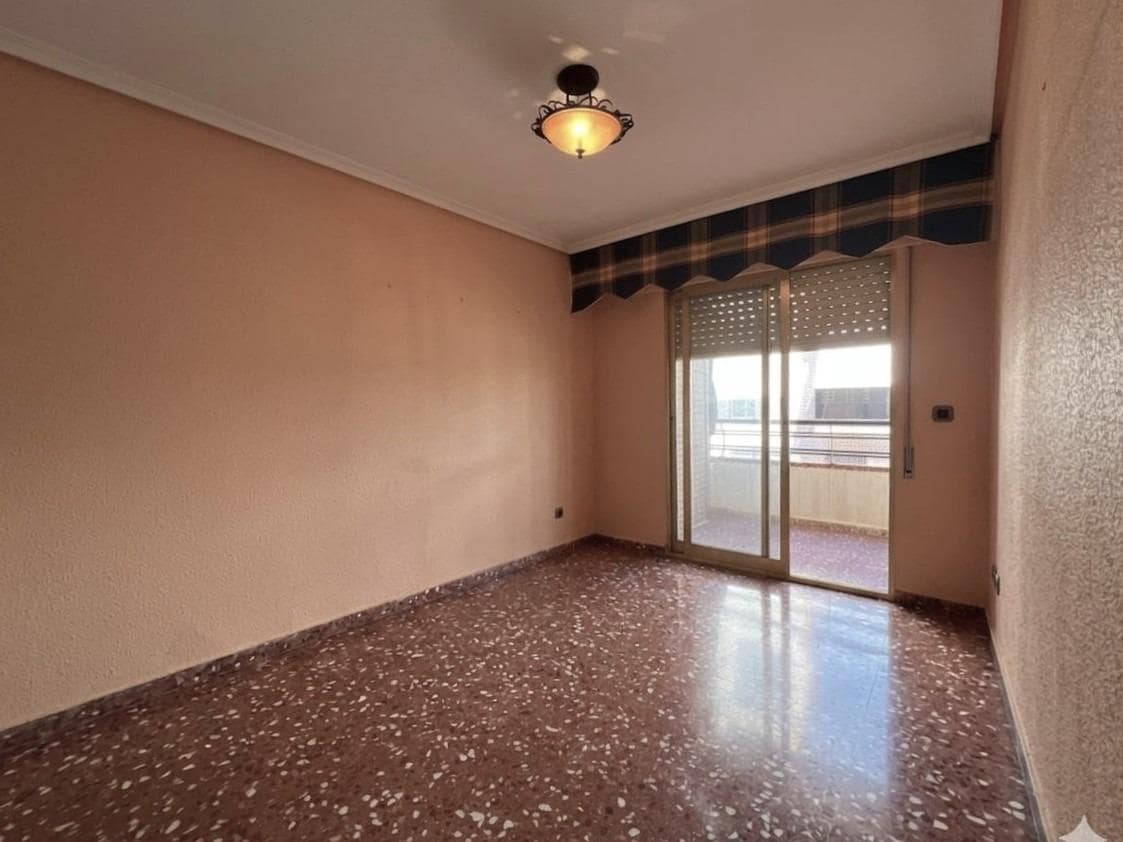 4 bedroom Flat for sale in San Vicente / Sant Vicent del Raspeig with garage - € 250,000 (Ref: 9836556)