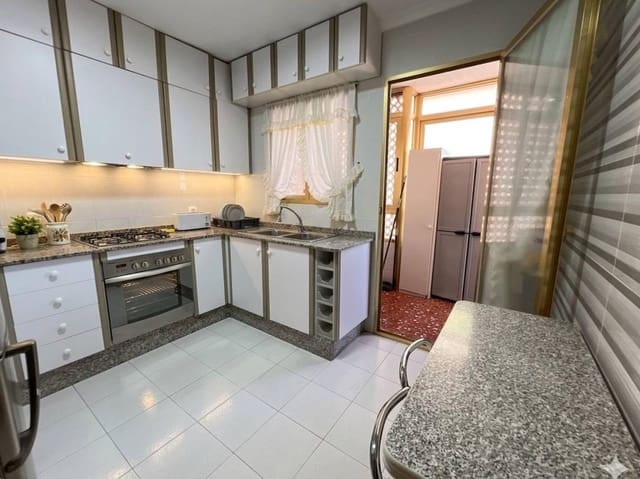 Piso de 4 habitaciones en San Vicente / Sant Vicent del Raspeig en venta con garaje - 250.000 € (Ref: 9836556)