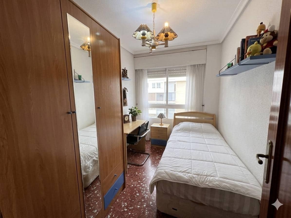 4 bedroom Flat for sale in San Vicente / Sant Vicent del Raspeig with garage - € 250,000 (Ref: 9836556)