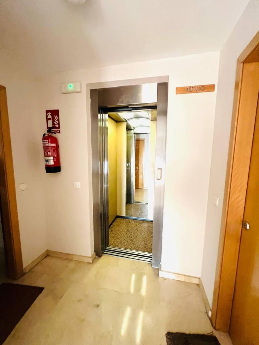 2 soveværelse Penthouse til salg i Alicante by med garage - € 285.000 (Ref: 9855667)