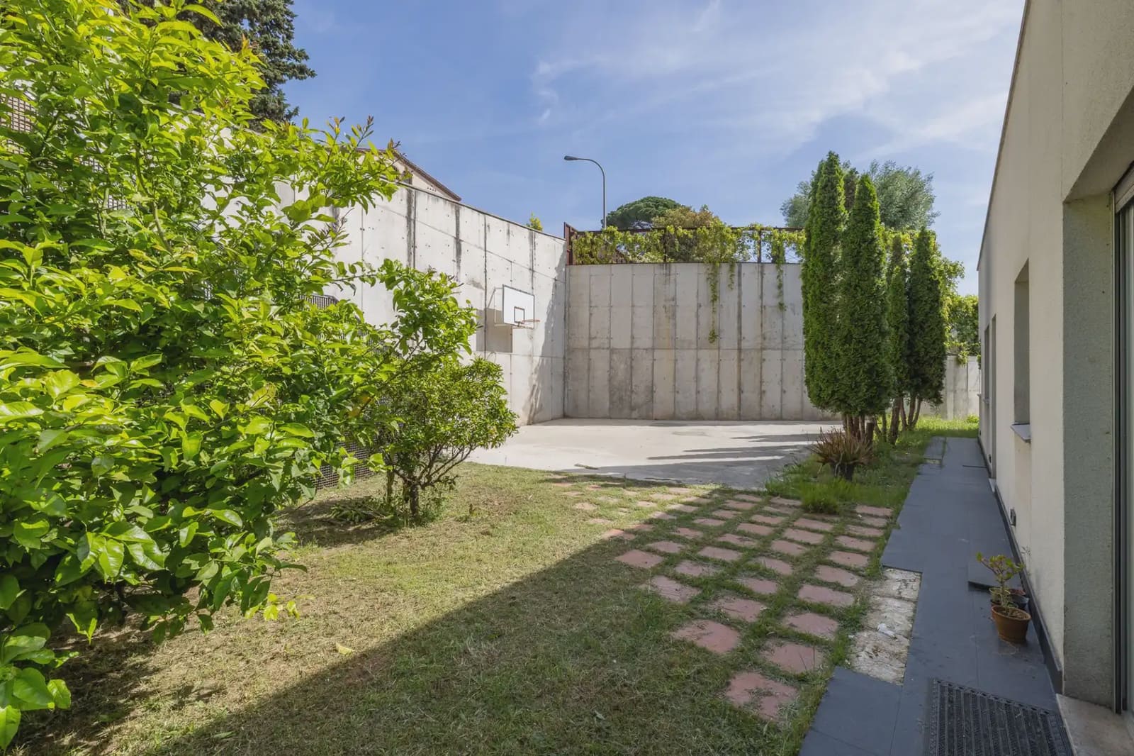 5 bedroom Villa for sale in Cerdanyola del Valles - € 1,950,000 (Ref: 10048164)