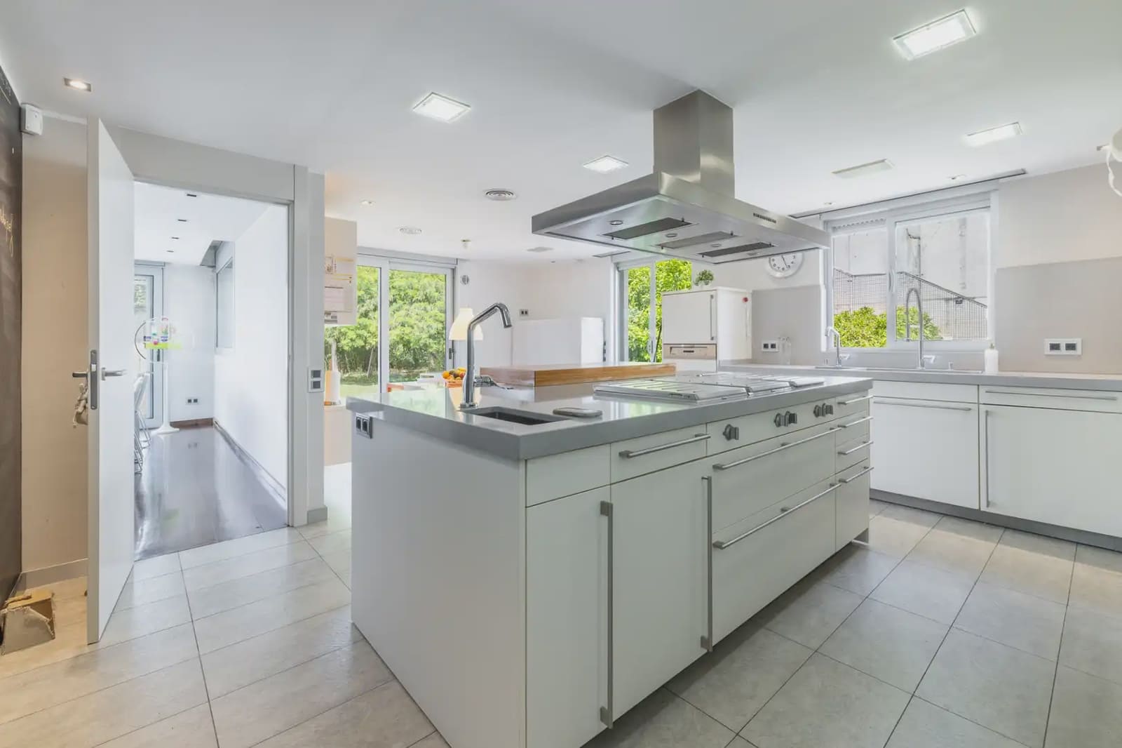 5 bedroom Villa for sale in Cerdanyola del Valles - € 1,950,000 (Ref: 10048164)