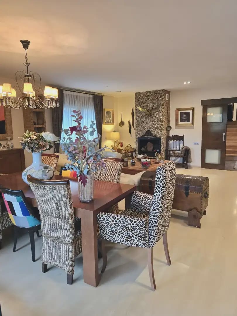 4 Zimmer Villa zu vermieten in Begues mit Pool Garage - 4.500 € (Ref: 10048166)