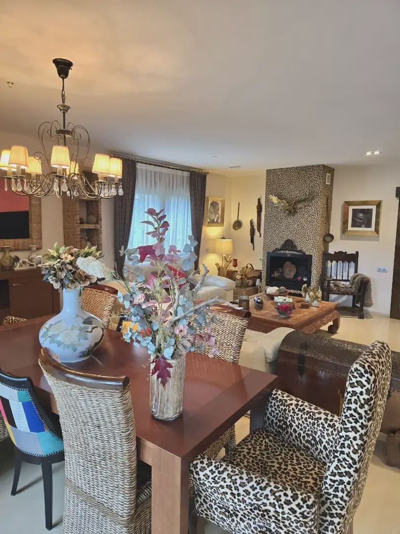 4 Zimmer Villa zu vermieten in Begues mit Pool Garage - 4.500 € (Ref: 10048166)