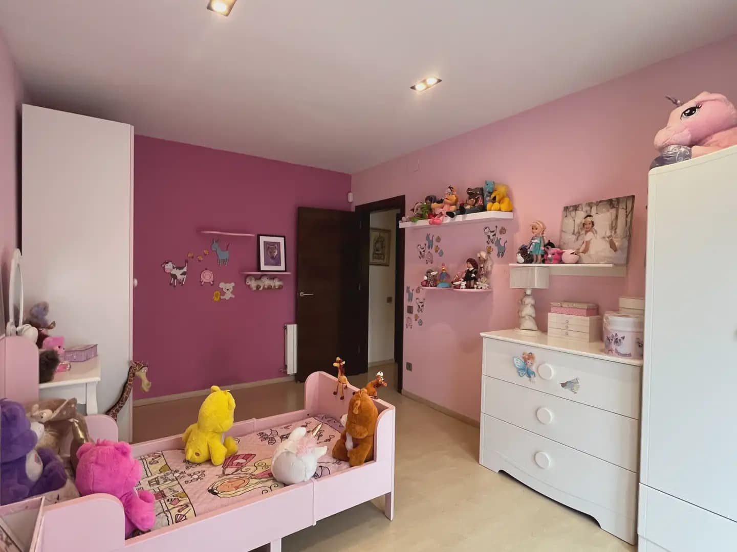 Chalet de 4 habitaciones en Begues en alquiler con piscina garaje - 3.995 € (Ref: 10048166)