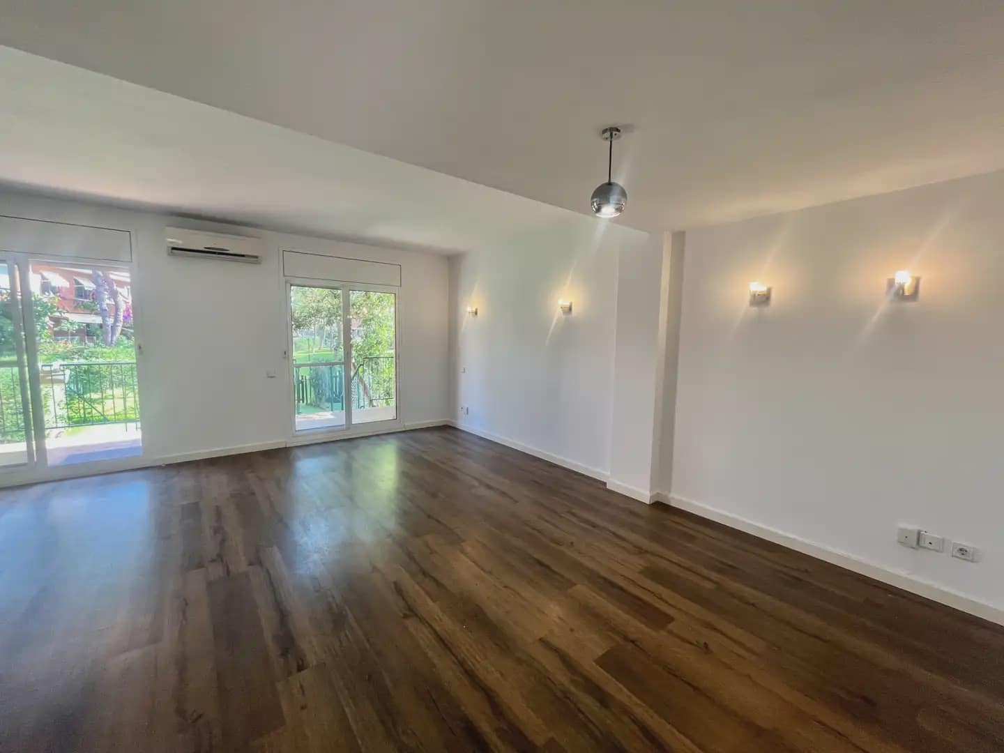 4 sovrum Hus att hyra i Gava med pool garage - 4 800 € (Ref: 10048169)