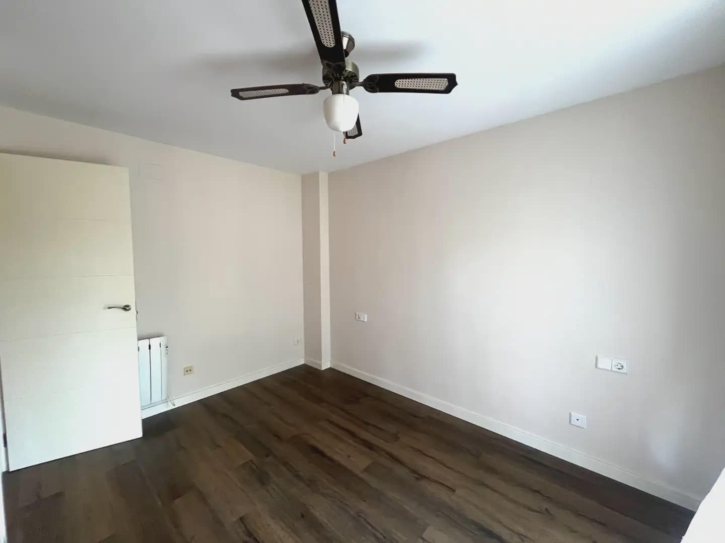 4 sovrum Hus att hyra i Gava med pool garage - 4 800 € (Ref: 10048169)