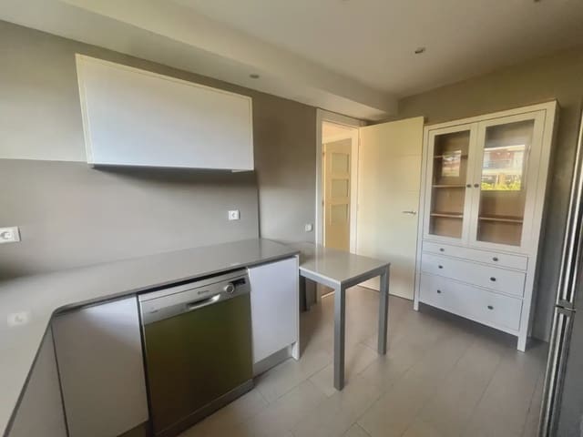 4 sovrum Hus att hyra i Gavà med pool garage - 4 800 € (Ref: 10048169)