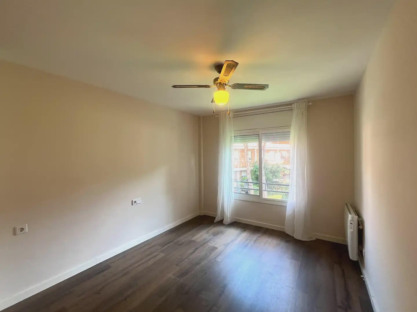 4 sovrum Hus att hyra i Gava med pool garage - 4 800 € (Ref: 10048169)