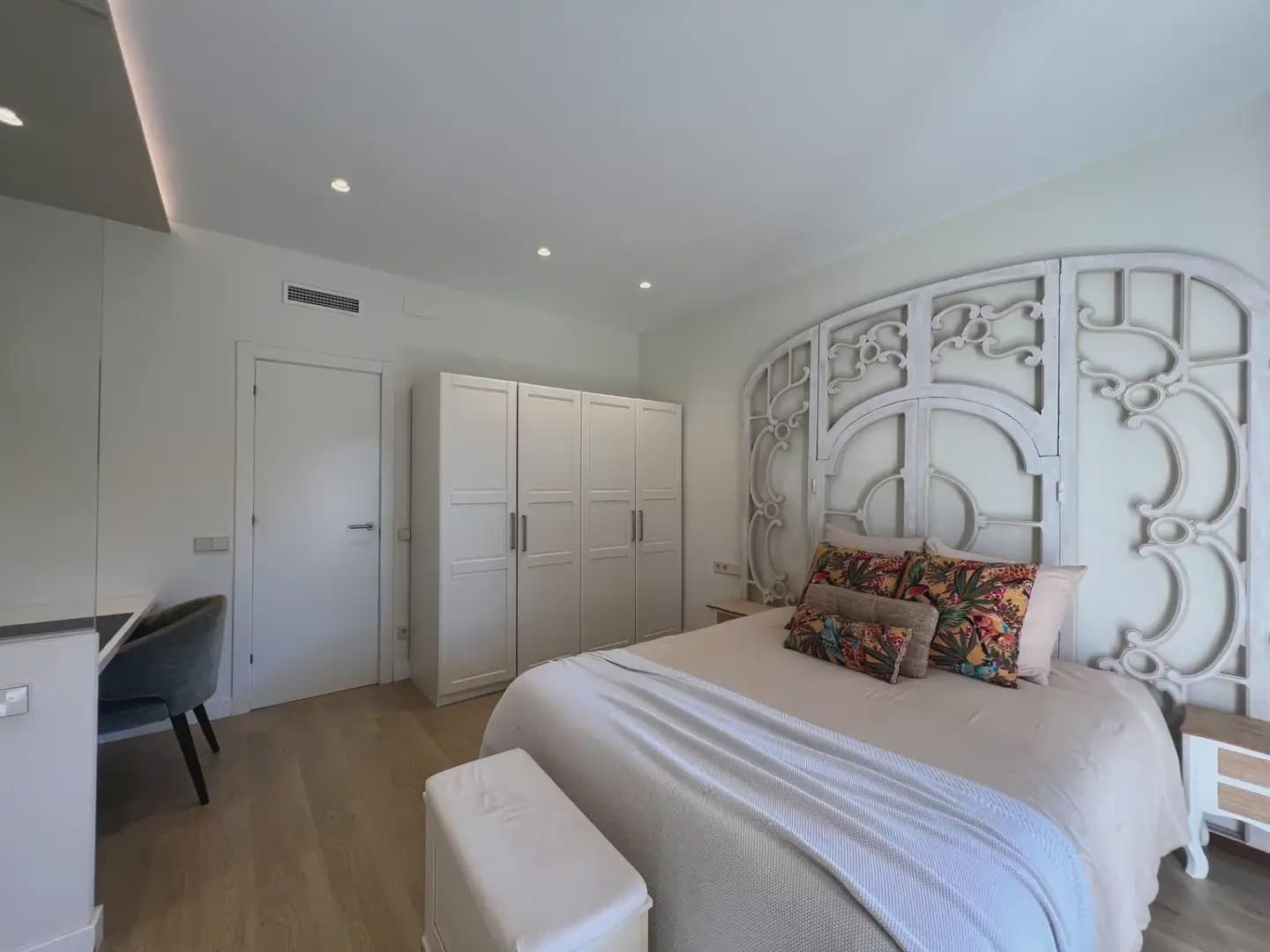 5 bedroom Villa for rent in Castelldefels with garage - € 6,200 (Ref: 10048173)