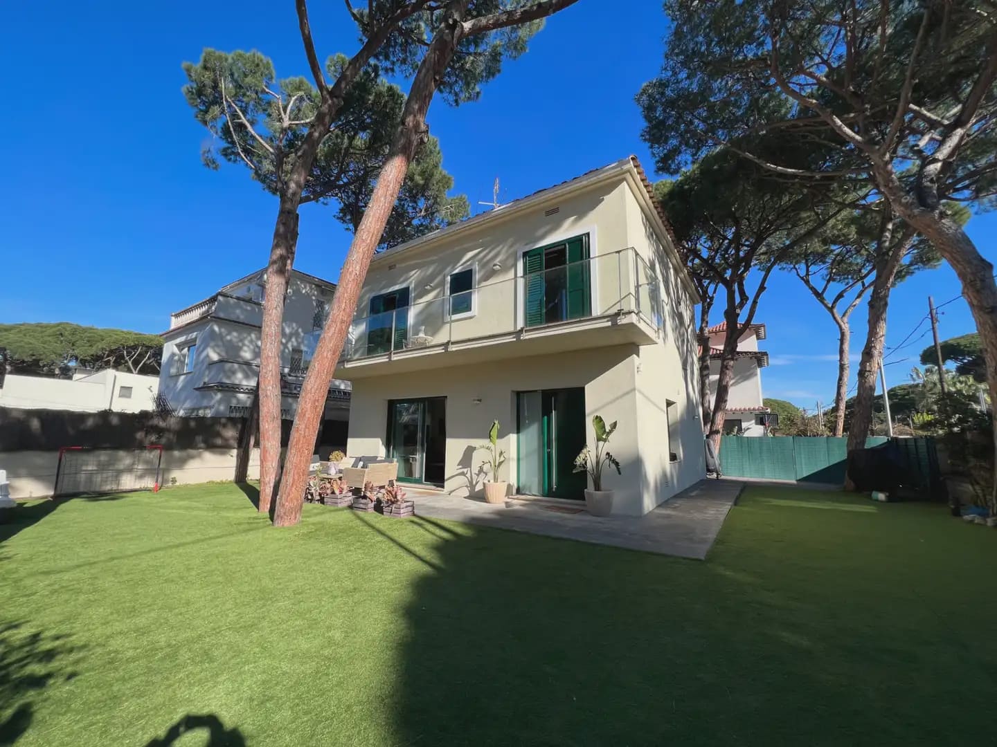 5 bedroom Villa for rent in Castelldefels with garage - € 6,200 (Ref: 10048173)