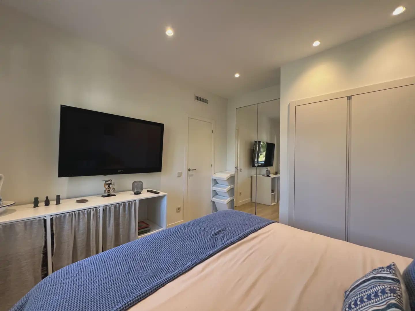 5 bedroom Villa for rent in Castelldefels with garage - € 6,200 (Ref: 10048173)
