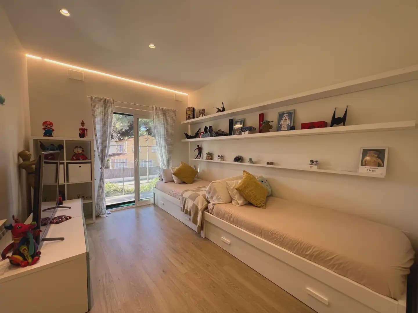 5 bedroom Villa for rent in Castelldefels with garage - € 6,200 (Ref: 10048173)