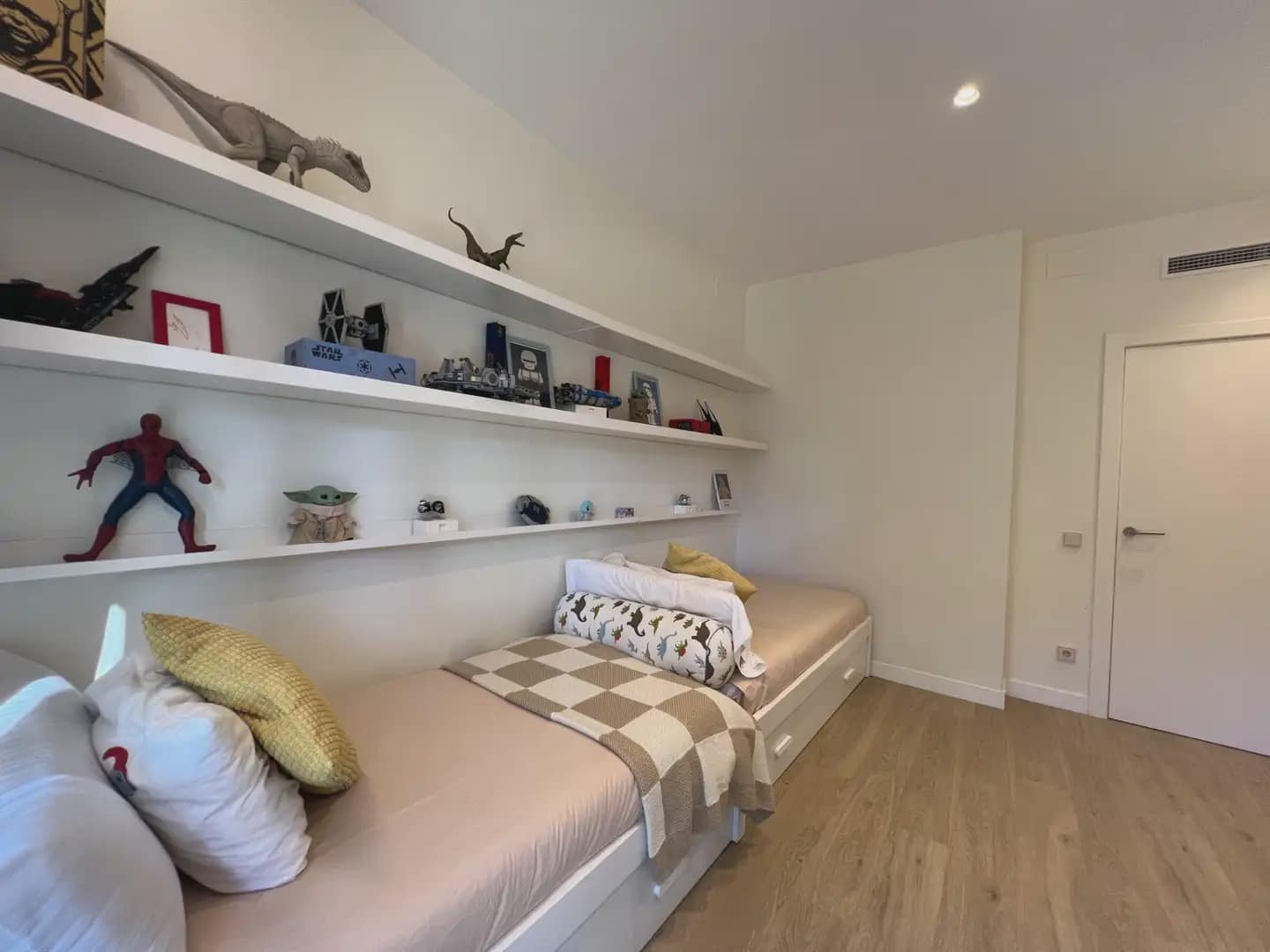 5 bedroom Villa for rent in Castelldefels with garage - € 6,200 (Ref: 10048173)
