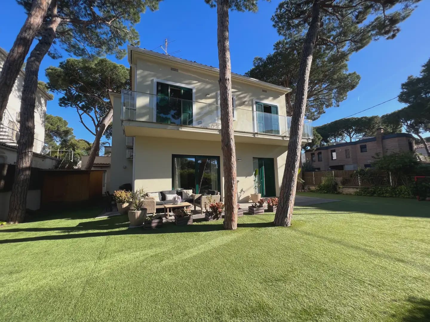 5 bedroom Villa for rent in Castelldefels with garage - € 6,200 (Ref: 10048173)