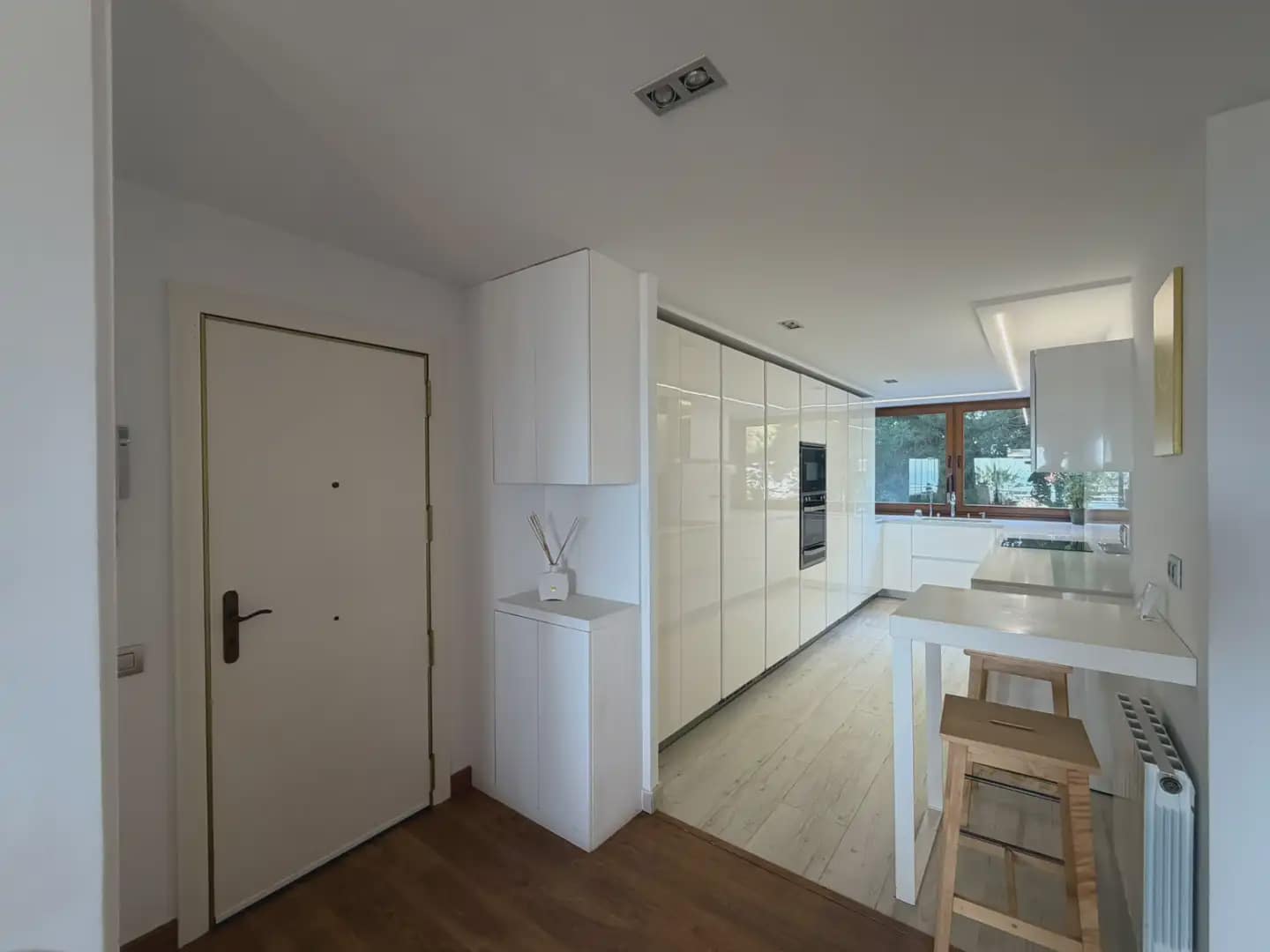 2 slaapkamer Flat te huur in Gava met zwembad garage - € 3.500 (Ref: 10048177)