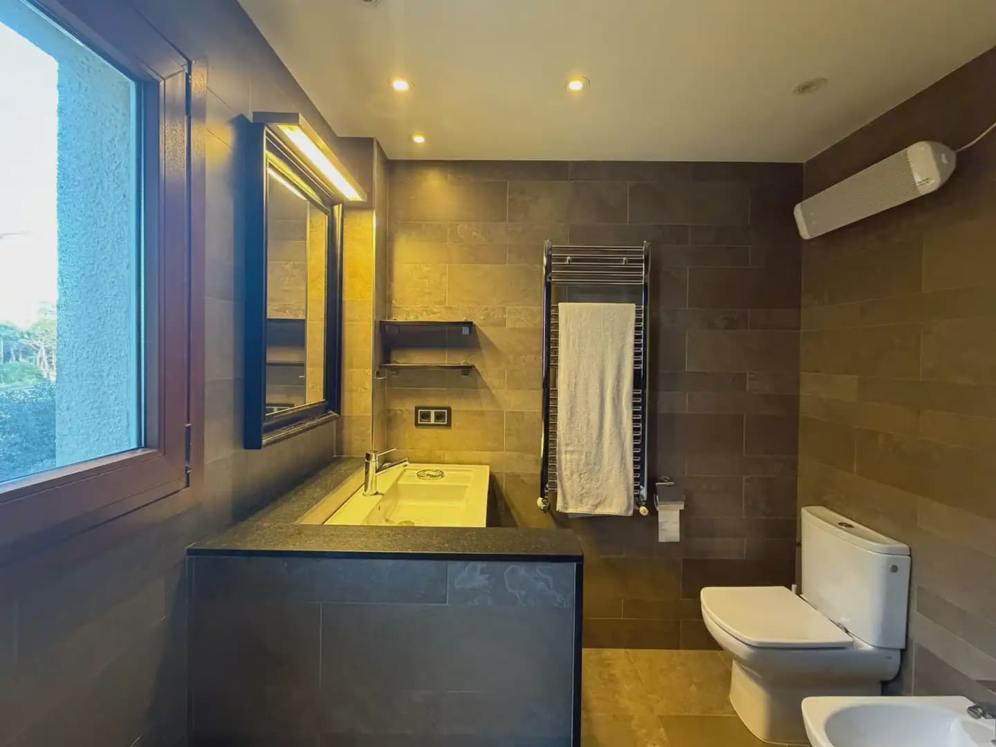 2 slaapkamer Flat te huur in Gava met zwembad garage - € 3.500 (Ref: 10048177)