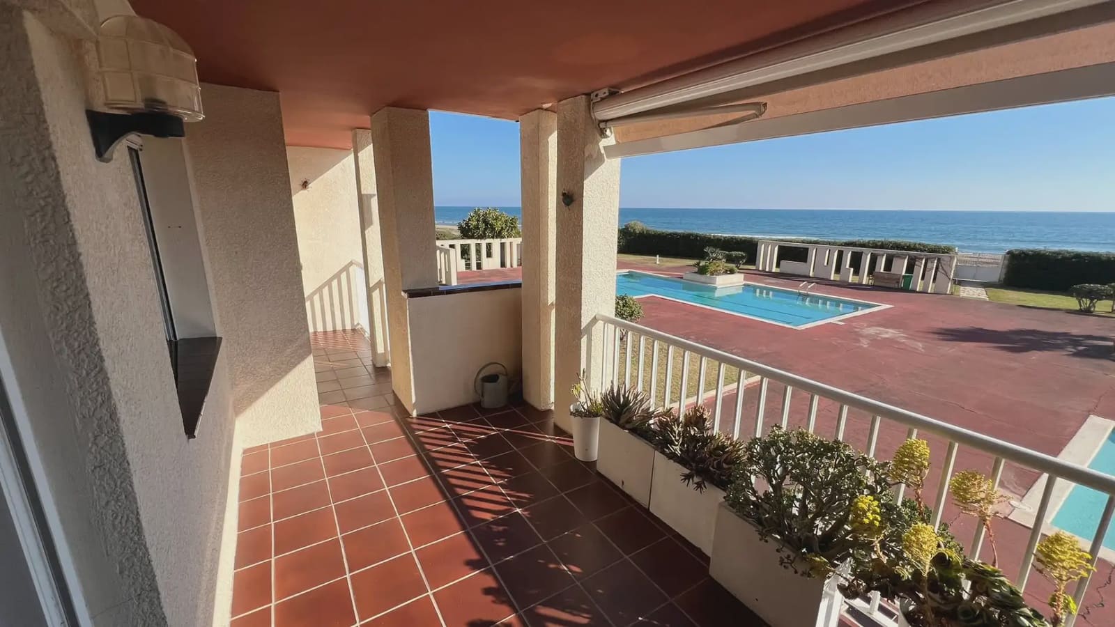 2 slaapkamer Flat te huur in Gava met zwembad garage - € 3.500 (Ref: 10048177)
