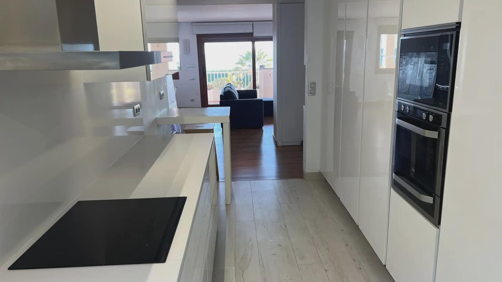 2 slaapkamer Flat te huur in Gava met zwembad garage - € 3.500 (Ref: 10048177)