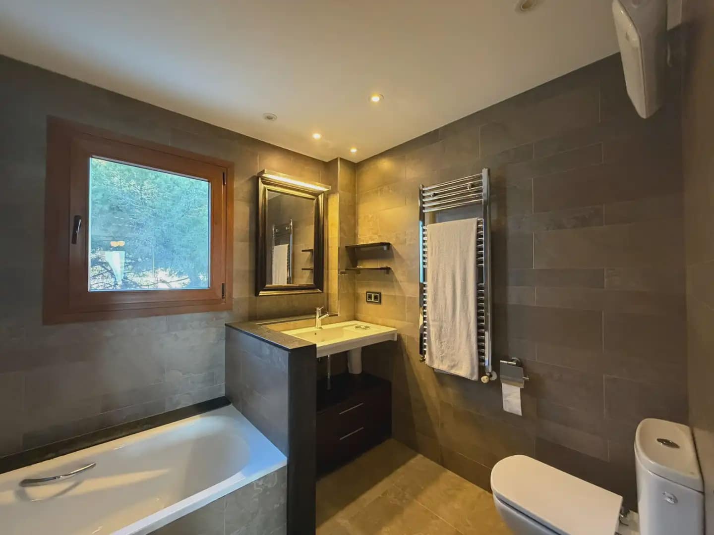 2 slaapkamer Flat te huur in Gava met zwembad garage - € 3.500 (Ref: 10048177)