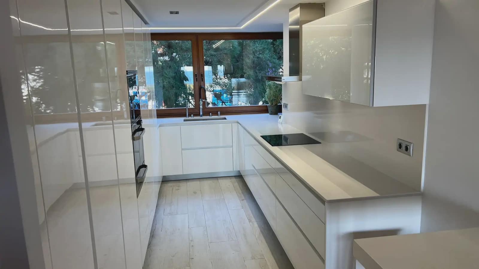 2 slaapkamer Flat te huur in Gava met zwembad garage - € 3.500 (Ref: 10048177)