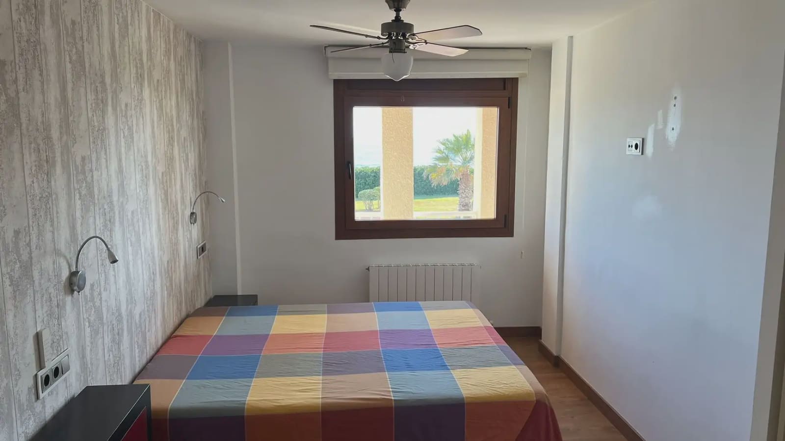 2 slaapkamer Flat te huur in Gava met zwembad garage - € 3.500 (Ref: 10048177)