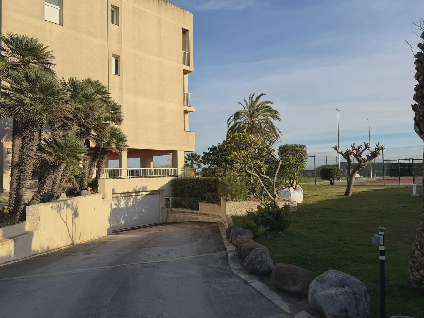 2 slaapkamer Flat te huur in Gava met zwembad garage - € 3.500 (Ref: 10048177)