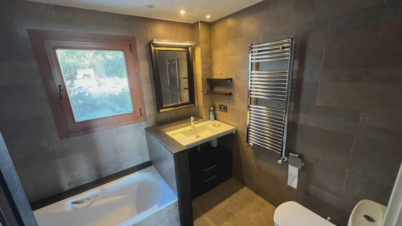 2 slaapkamer Flat te huur in Gava met zwembad garage - € 3.500 (Ref: 10048177)