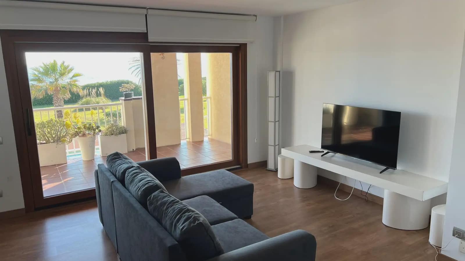 2 slaapkamer Flat te huur in Gava met zwembad garage - € 3.500 (Ref: 10048177)