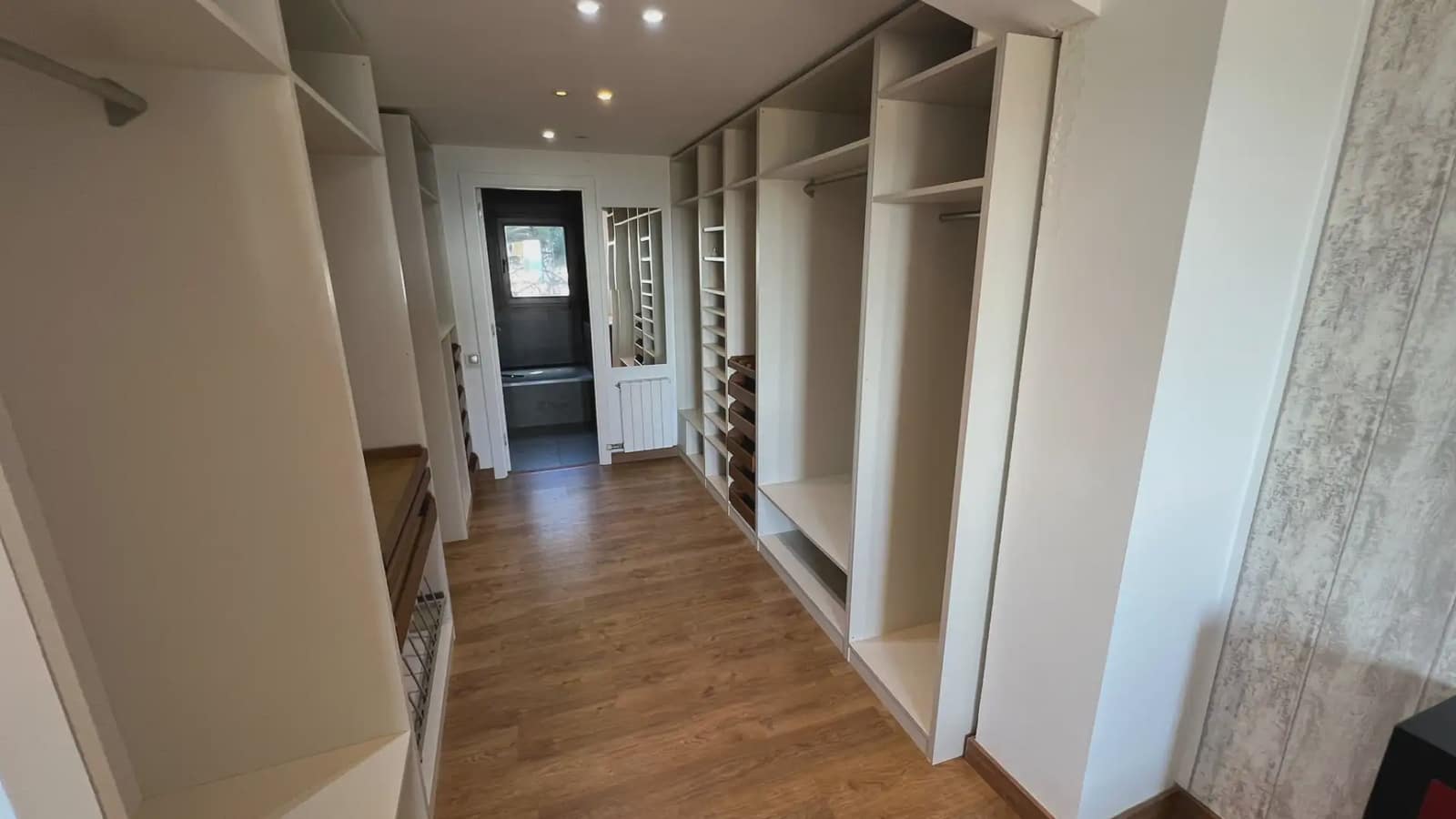 2 slaapkamer Flat te huur in Gava met zwembad garage - € 3.500 (Ref: 10048177)