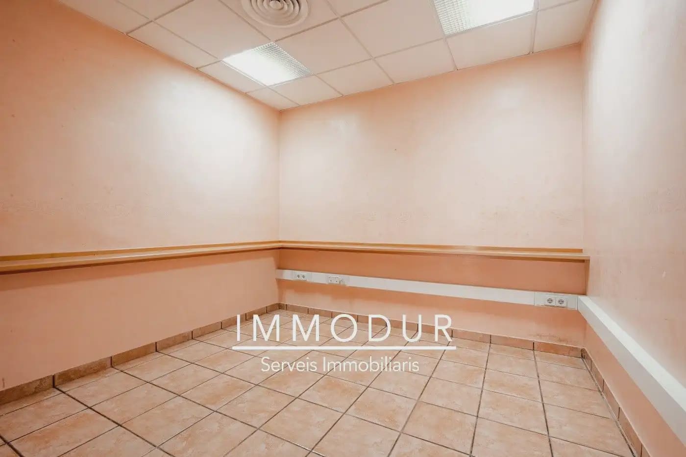 Commercial for sale in Viladecans - € 115,000 (Ref: 10048178)