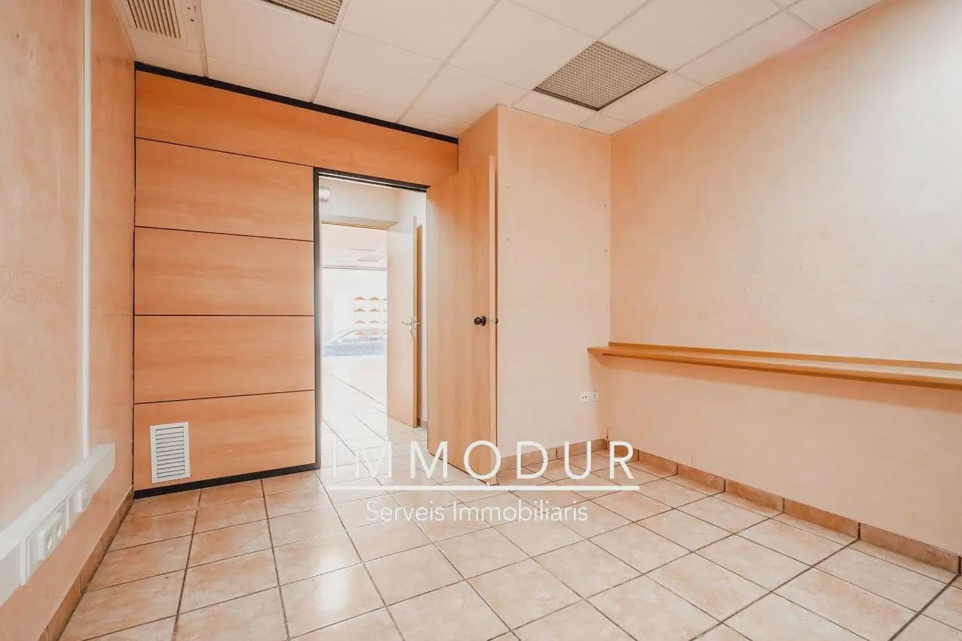Commercial for sale in Viladecans - € 115,000 (Ref: 10048178)