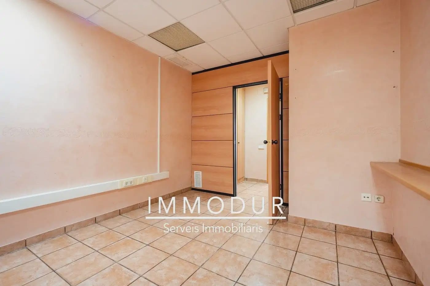 Commercial for sale in Viladecans - € 115,000 (Ref: 10048178)