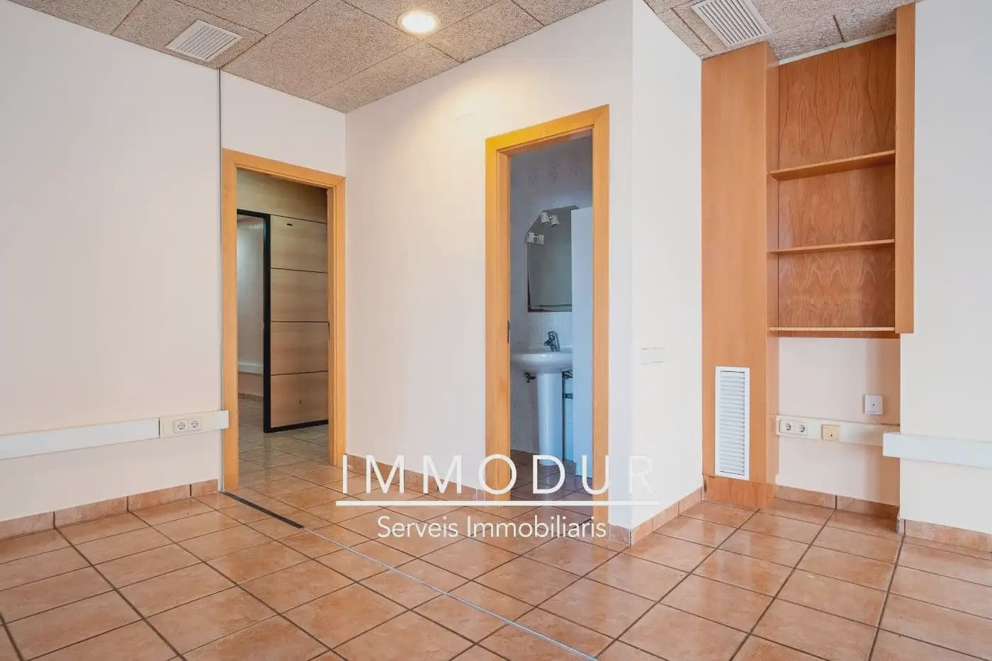 Commercial for sale in Viladecans - € 115,000 (Ref: 10048178)