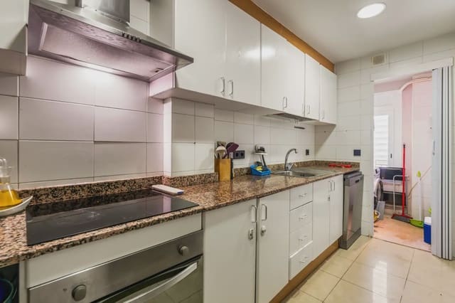 2 makuuhuone Asunto myytävänä paikassa Castelldefels mukana 
autotalli - 420 000 € (Ref: 10048183)