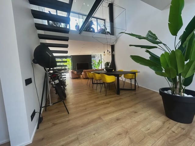 5 Zimmer Villa zu verkaufen in Matadepera mit Garage - 1.090.000 € (Ref: 10048185)