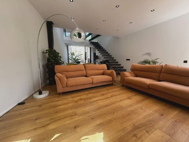 5 Zimmer Villa zu verkaufen in Matadepera mit Garage - 1.090.000 € (Ref: 10048185)