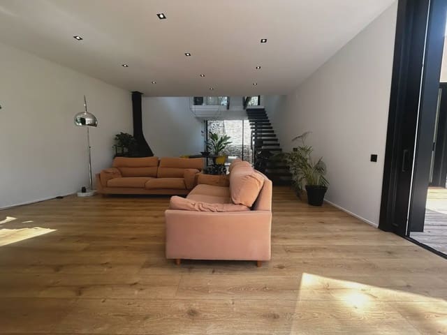 5 Zimmer Villa zu verkaufen in Matadepera mit Garage - 1.090.000 € (Ref: 10048185)