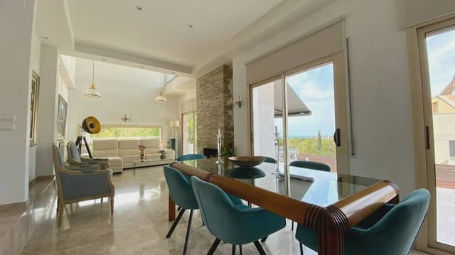 5 bedroom Villa for rent in Sitges with pool garage - € 4,500 (Ref: 10054347)