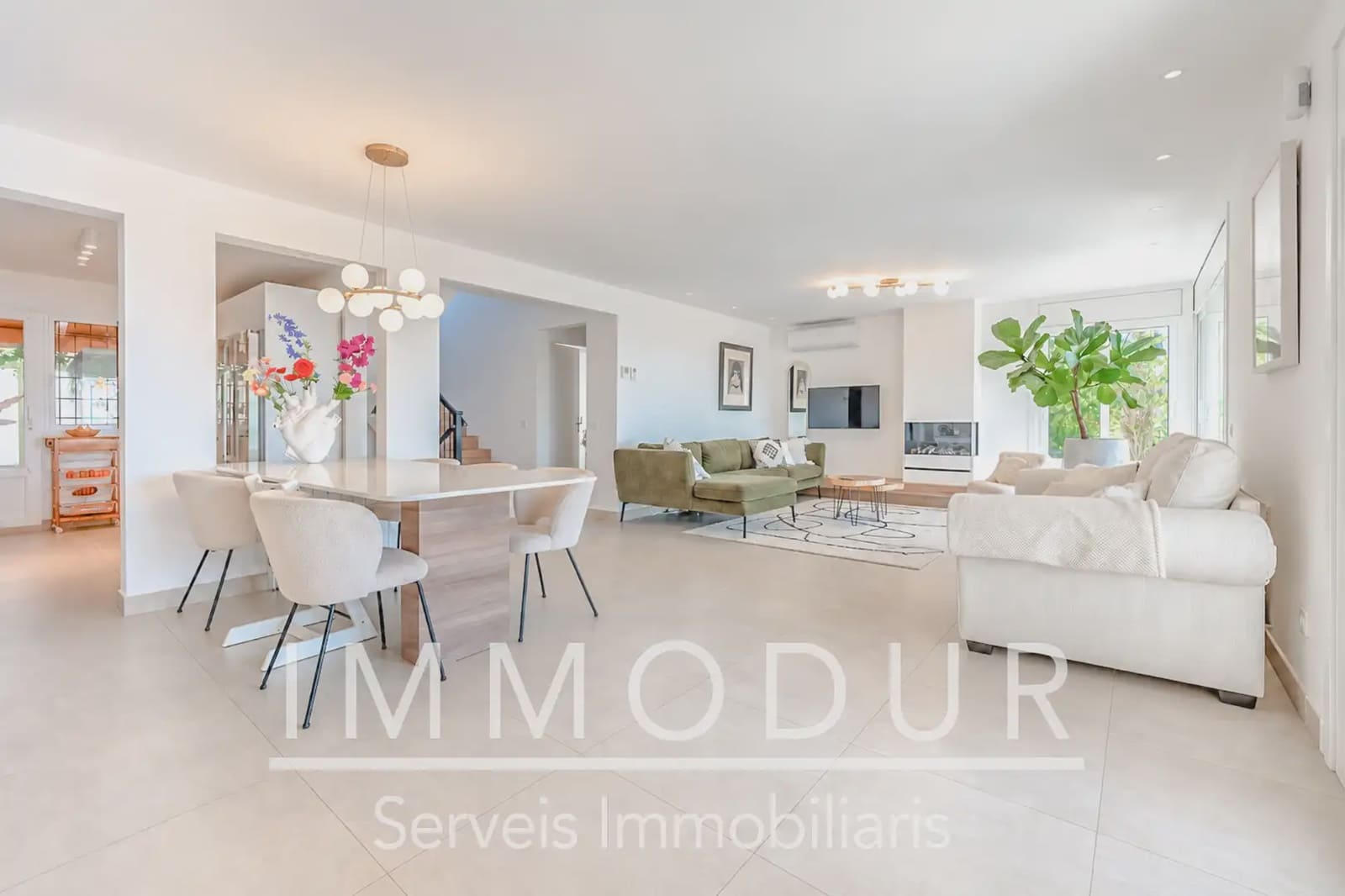 7 soverom Villa til salgs i Gava med svømmebasseng garasje - € 1 065 000 (Ref: 10057834)