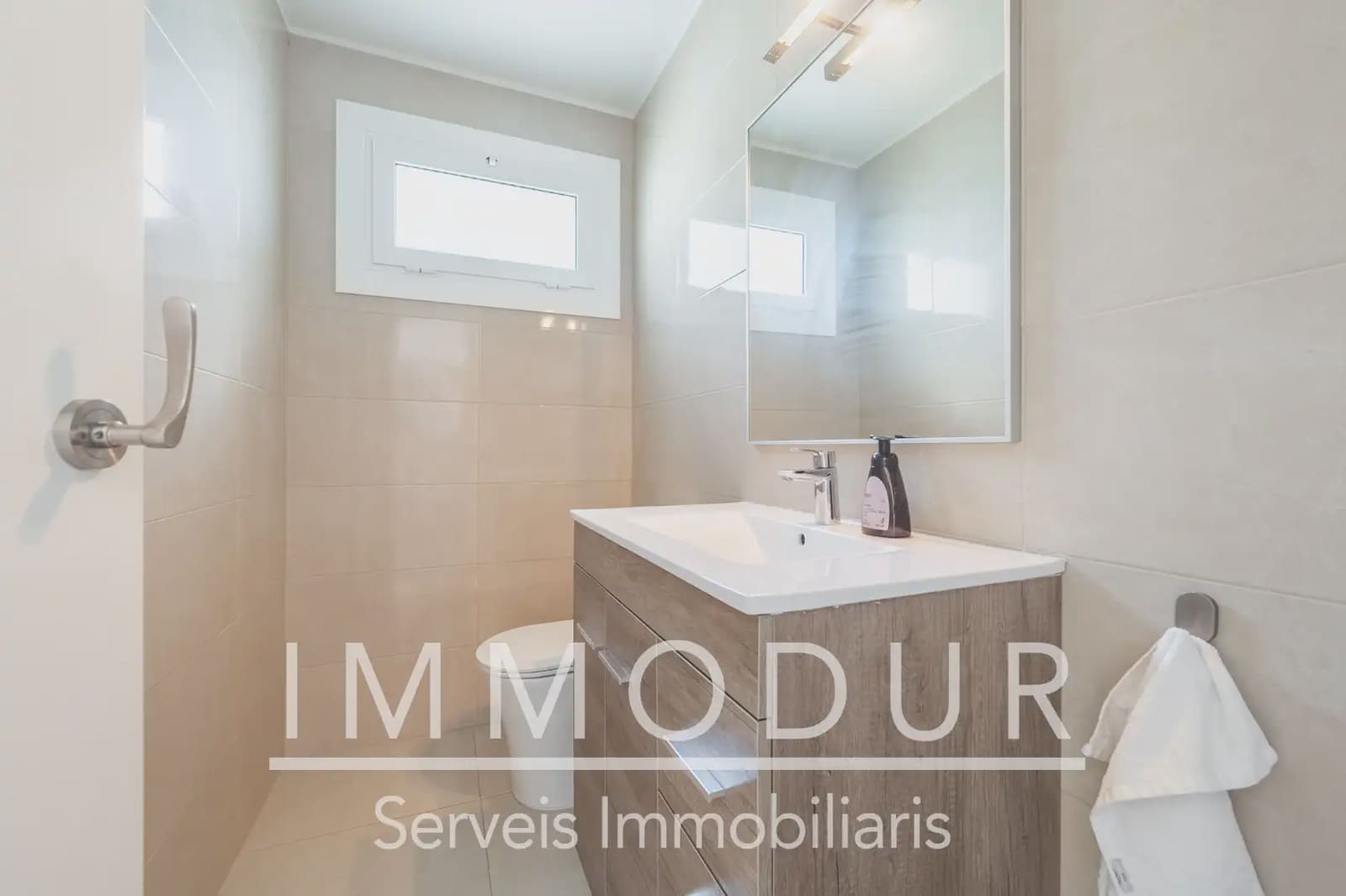 7 soverom Villa til salgs i Gava med svømmebasseng garasje - € 1 065 000 (Ref: 10057834)