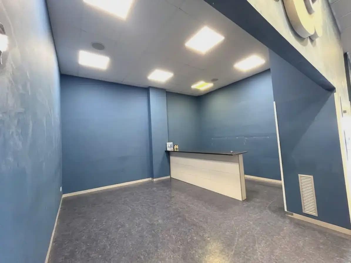 Comercial para venda em Castellbisbal - 275 000 € (Ref: 10079110)
