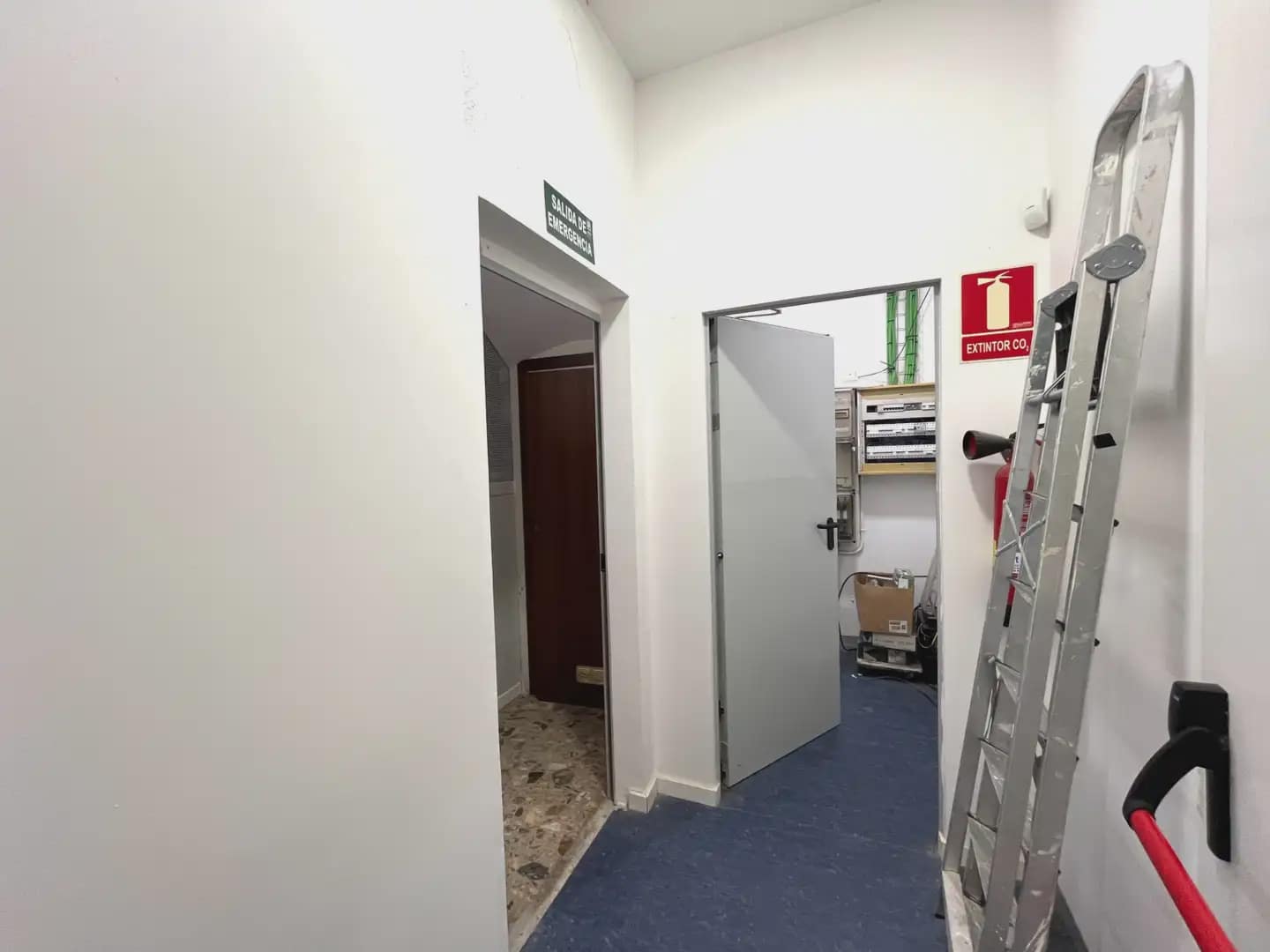 Comercial para venda em Castellbisbal - 275 000 € (Ref: 10079110)